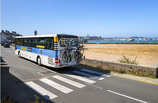 Autocar Breizhgo Roscoff avec rack vélos photo Jerome Sevrette site Breizhgo.jpg