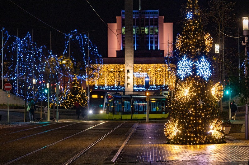 Bibus déco noel tram liberté hotel de ville 2023 Bibus.fr.jpg